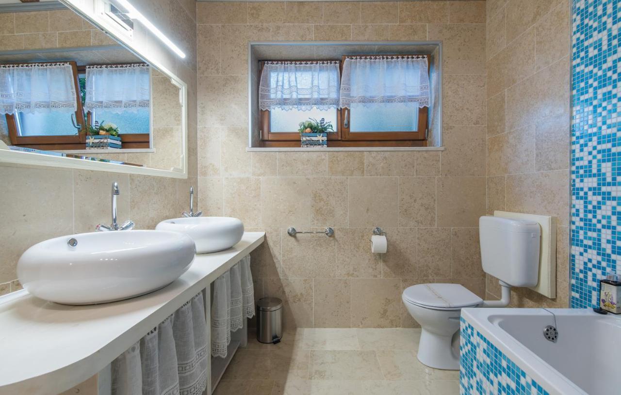 Family Villa Lipica With Private Pool And Jacuzzi Pazin Zewnętrze zdjęcie