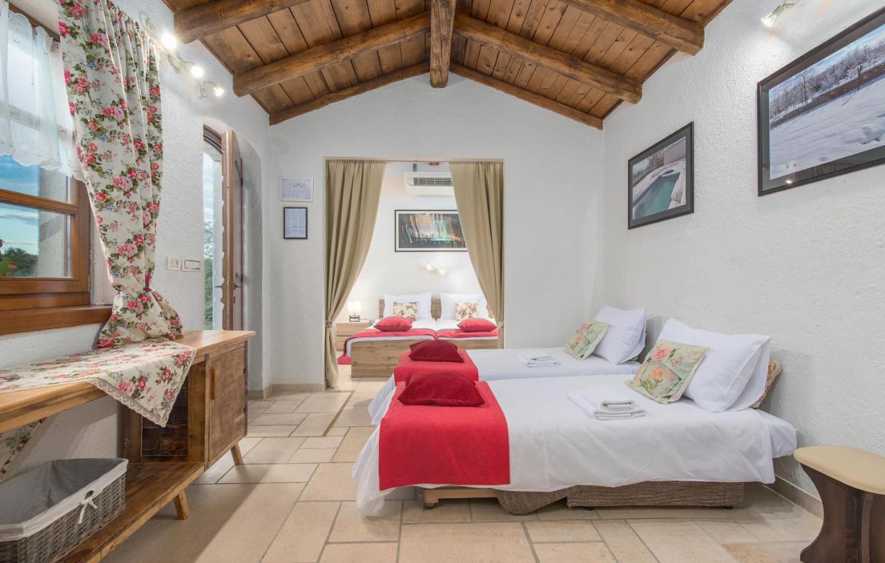 Family Villa Lipica With Private Pool And Jacuzzi Pazin Zewnętrze zdjęcie