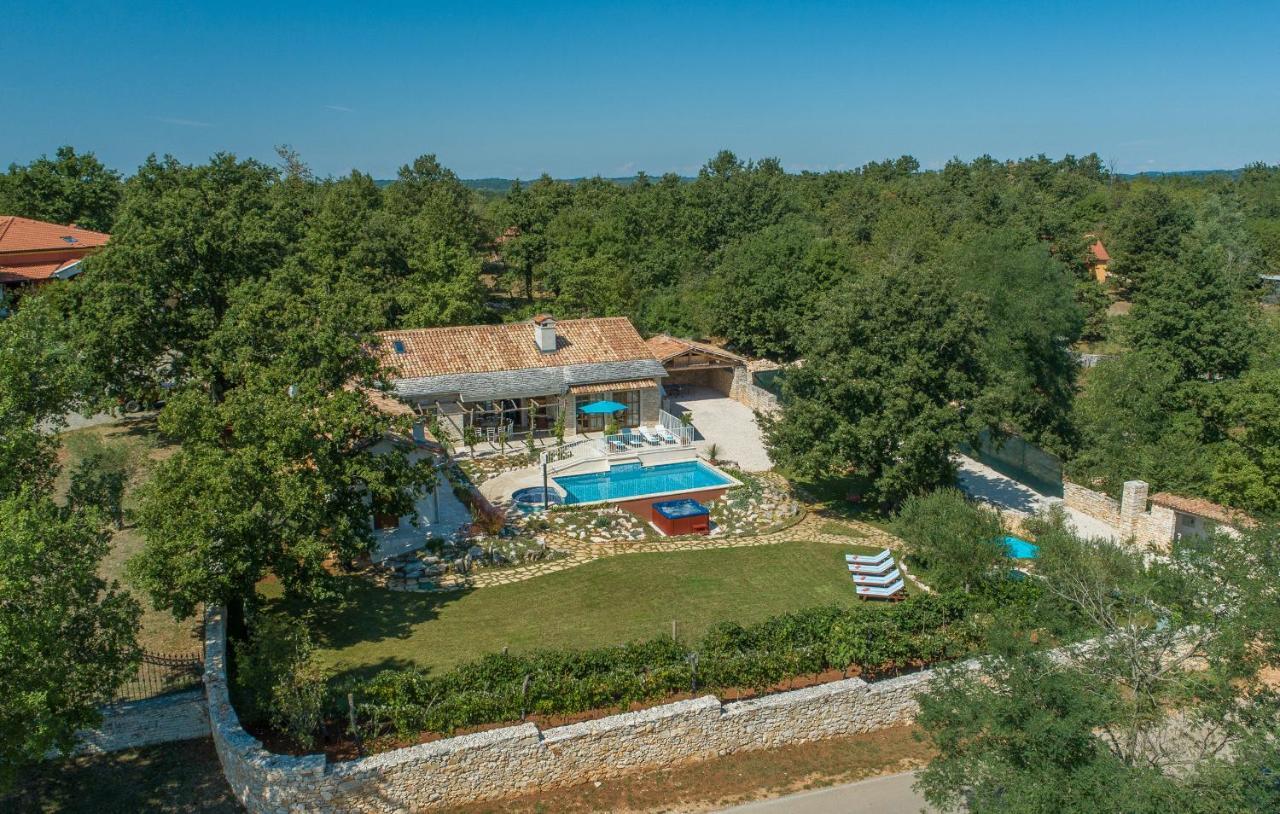 Family Villa Lipica With Private Pool And Jacuzzi Pazin Zewnętrze zdjęcie