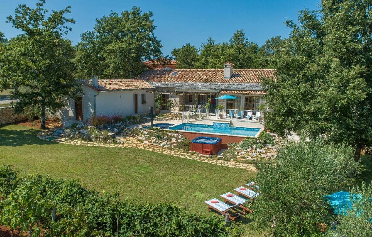 Family Villa Lipica With Private Pool And Jacuzzi Pazin Zewnętrze zdjęcie