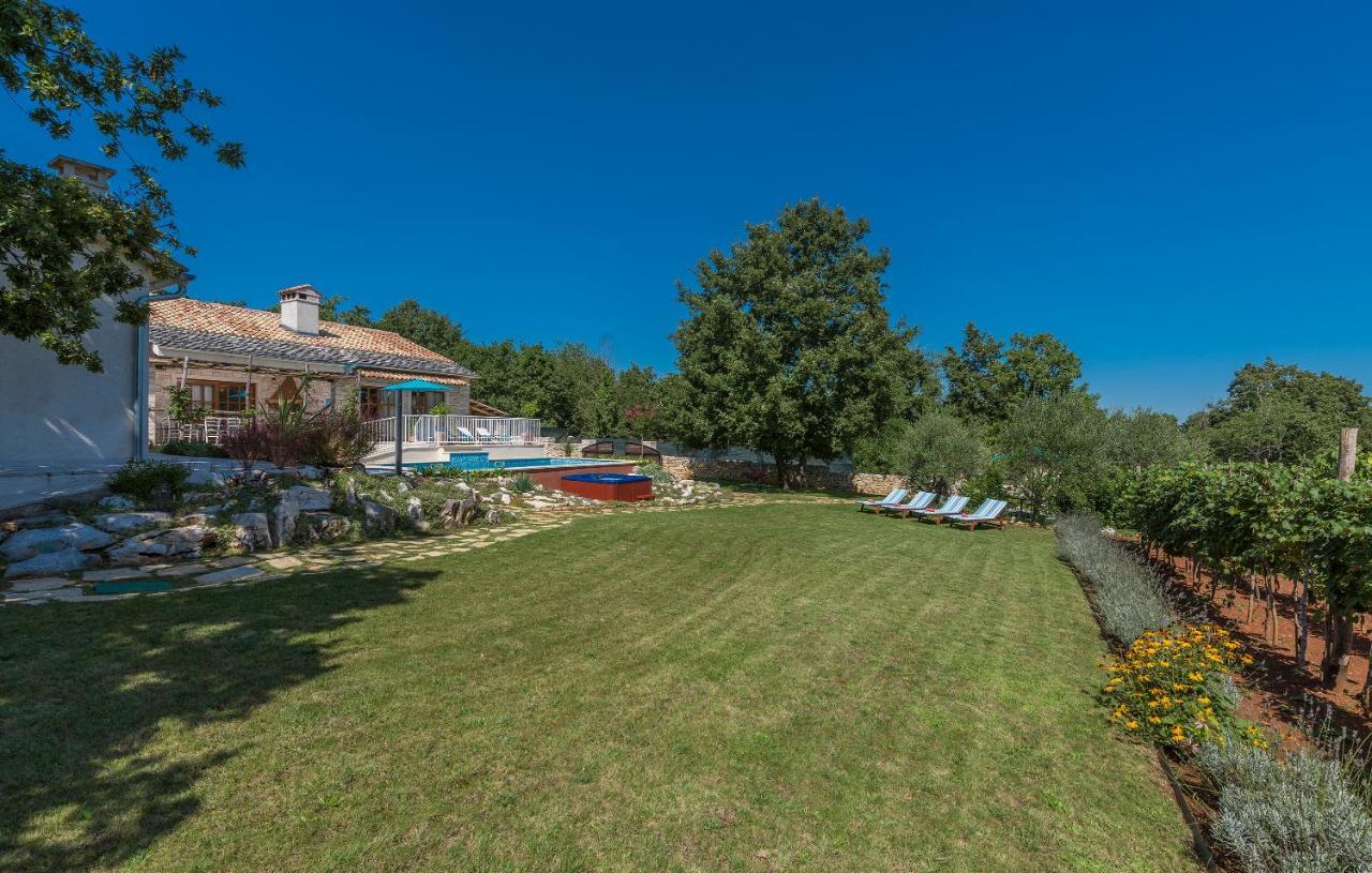 Family Villa Lipica With Private Pool And Jacuzzi Pazin Zewnętrze zdjęcie