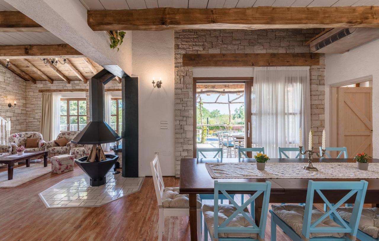 Family Villa Lipica With Private Pool And Jacuzzi Pazin Zewnętrze zdjęcie