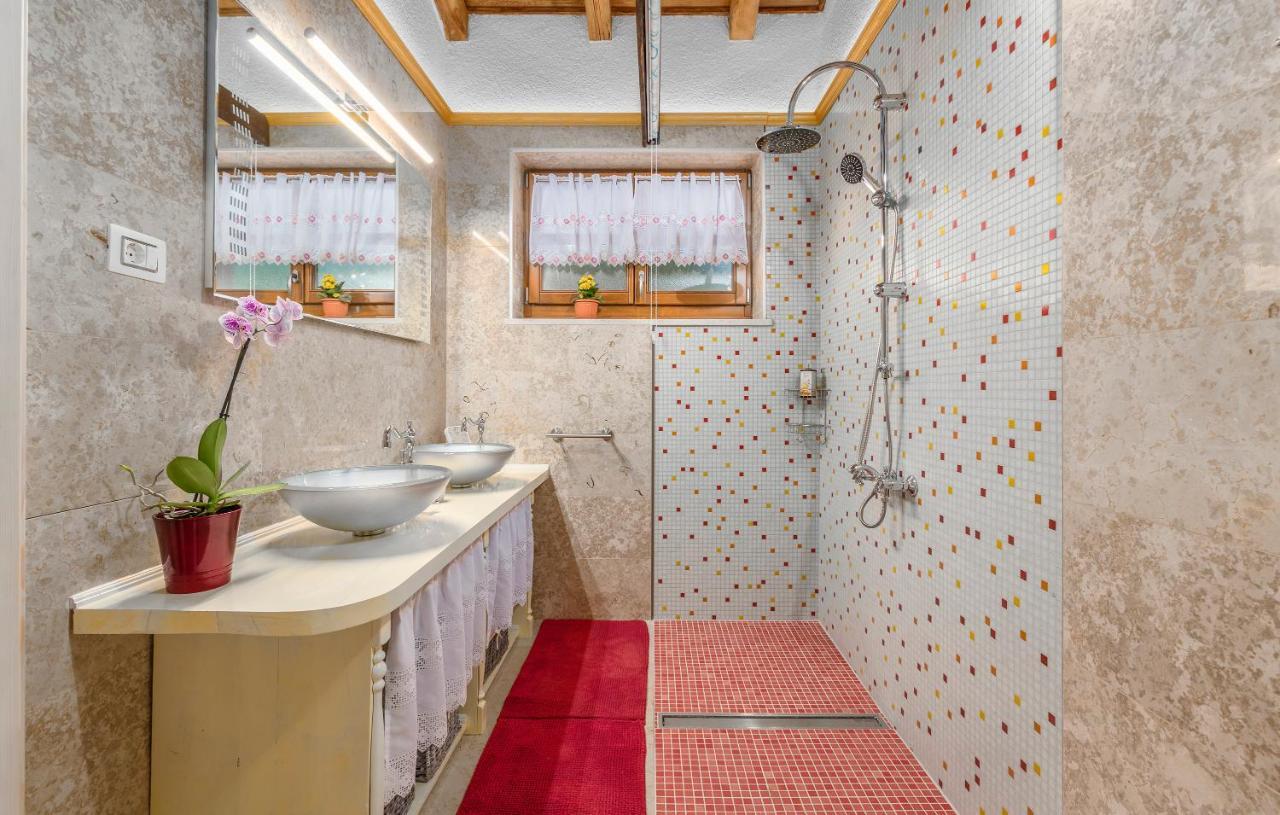 Family Villa Lipica With Private Pool And Jacuzzi Pazin Zewnętrze zdjęcie