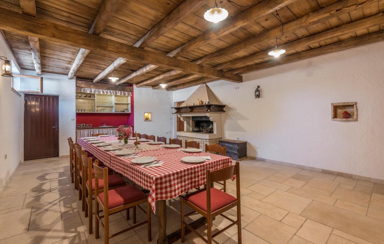 Family Villa Lipica With Private Pool And Jacuzzi Pazin Zewnętrze zdjęcie